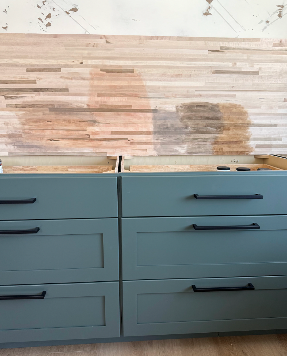 Dark green lower cabinets